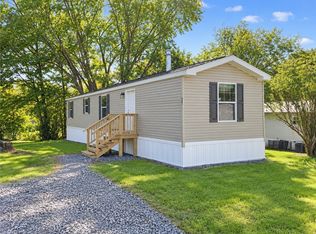 21 Karen Pl, Farmington, NY 14425