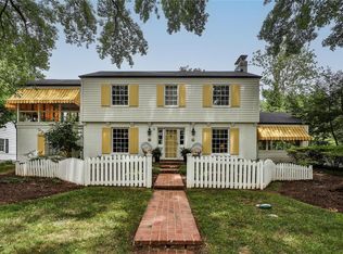 8 Foxboro Rd, Saint Louis, MO 63124