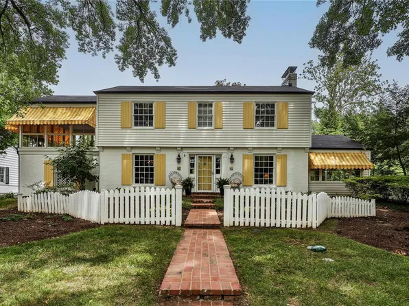 8 Foxboro Rd, Saint Louis, MO 63124