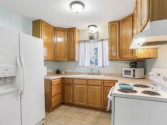 3rd image of 119 Southpark Dr