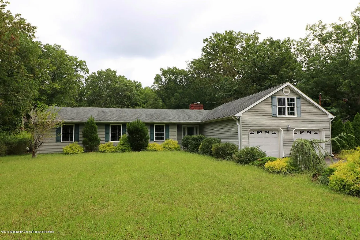 141 Willow Dr photo 1