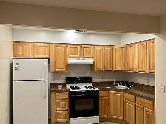 4th image of 106 Llewellyn Pl APT 4B