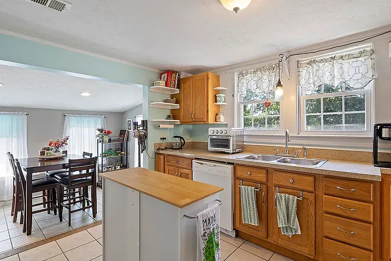 2 bed, 880 sqft, $2,200 — Photo 3