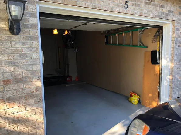 12068 Baneberry Dr APT 5, Roscoe, IL 61073