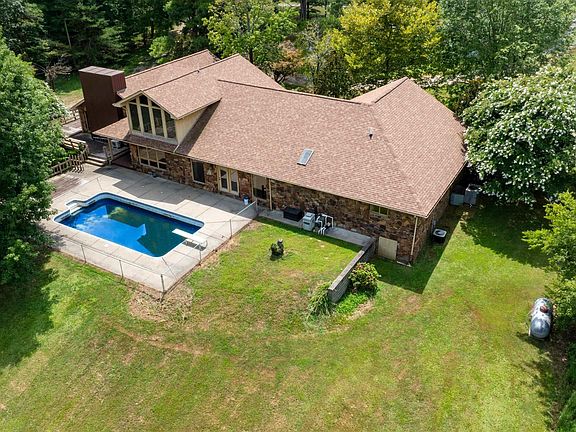 3rd image of 2540 Mayfield Metropolis Rd
