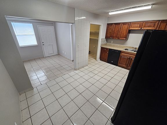 5th image of 3420 Dryer Ave APT A