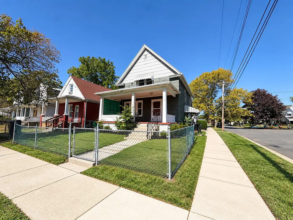 2224 Walnut Ave