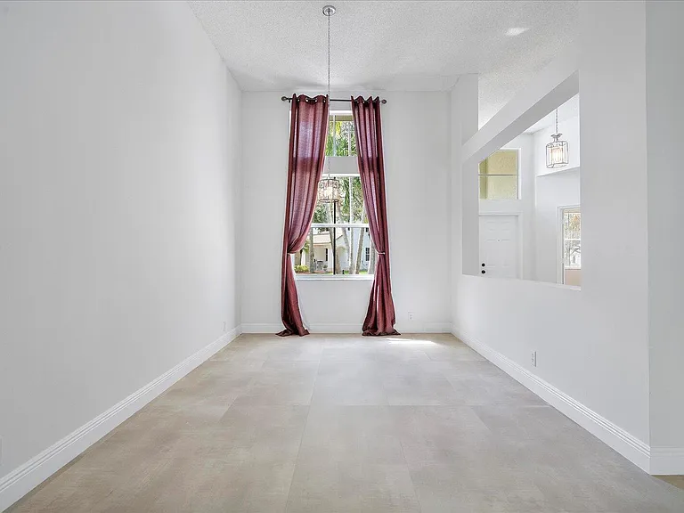 970 Greenwood Rd — Photo 13
