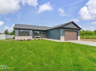 180 Oregon Ave, Marysville, MI 48040