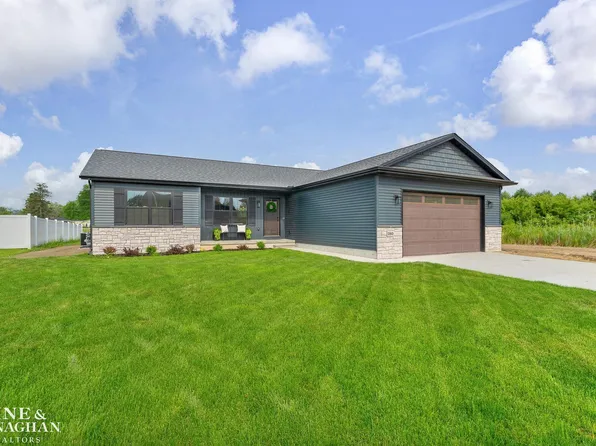 180 Oregon Ave, Marysville, MI 48040