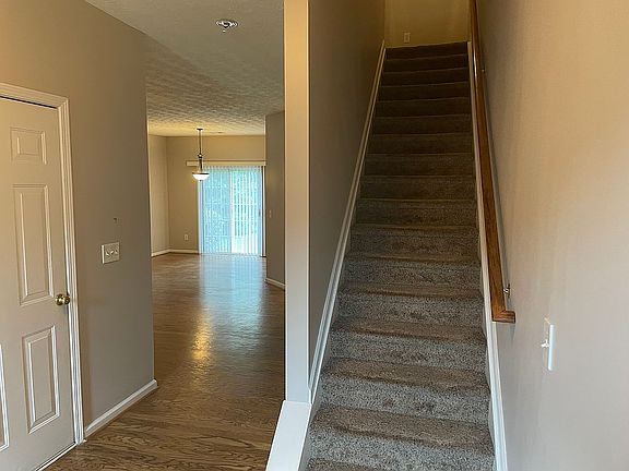 3rd image of 1525 Parc Main St