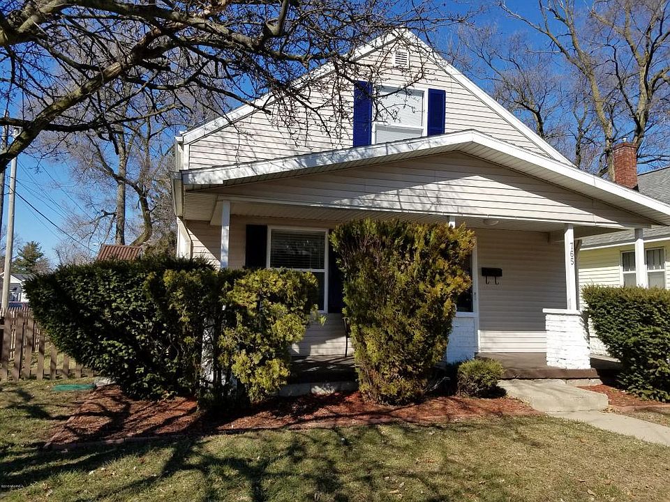 1st image of 765 Graceland St NE