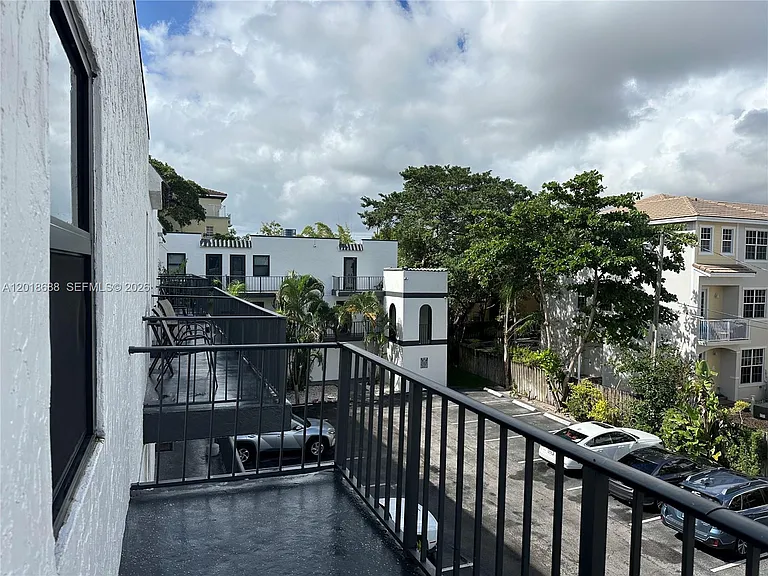2705 NE 9th Ave #203 — Photo 32