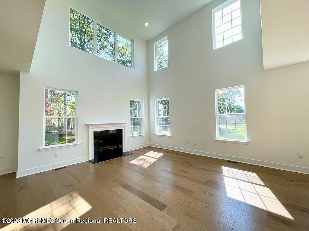 3 bed, 3.5 bath, 2665 sqft, $6,000 — Photo 3