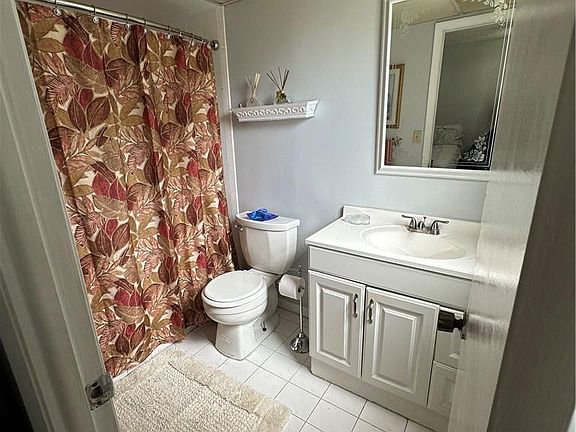 5th image of 1830 N Lauderdale Avenue #4108