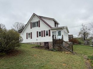 117 Front St, Mount Hope, WV 25880