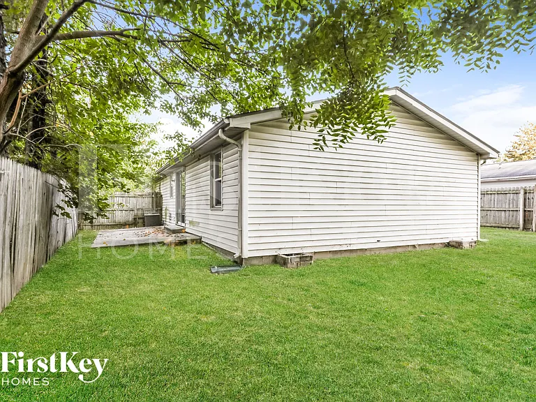 4638 N Richardt Ave — Photo 15