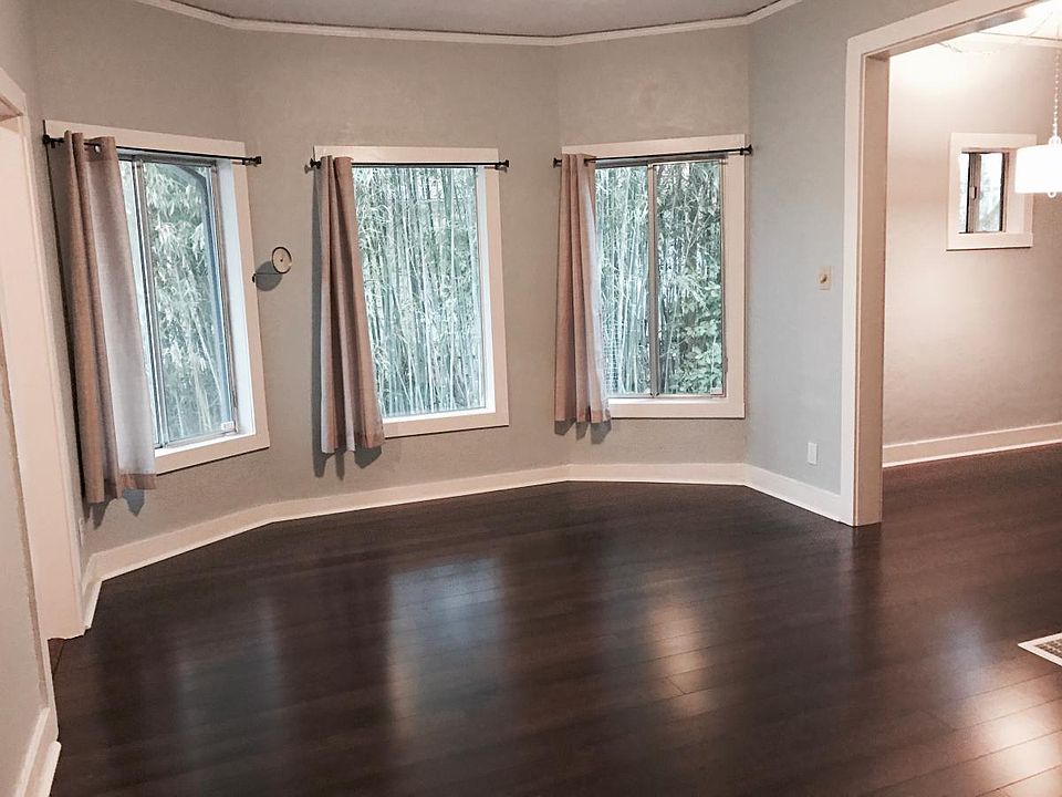 Living room bay windows