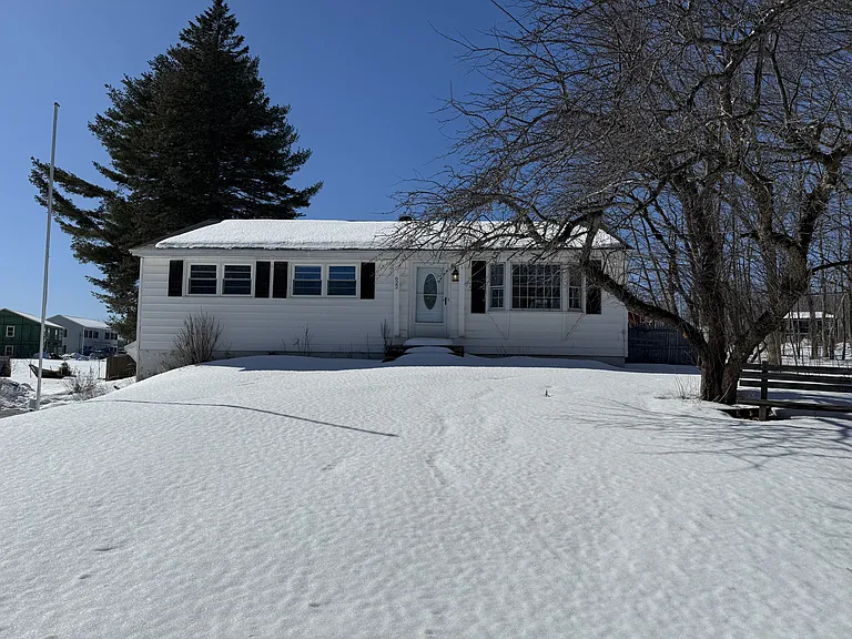 622 Essex St — Photo 7