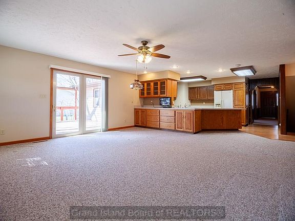 5th image of 3417 Schroeder Ave