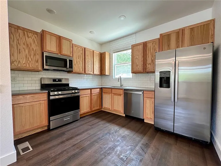 1341 W Hendrix St #4 — Photo 8
