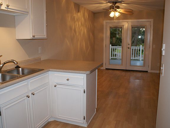 dining room (w/deck door)