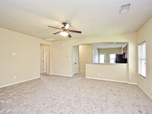 4th image of 1001 Hyde Park Dr