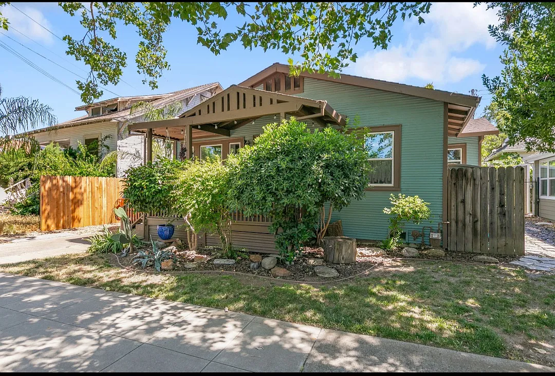 2 bed, 1008 sqft, $2,600 — Photo 1