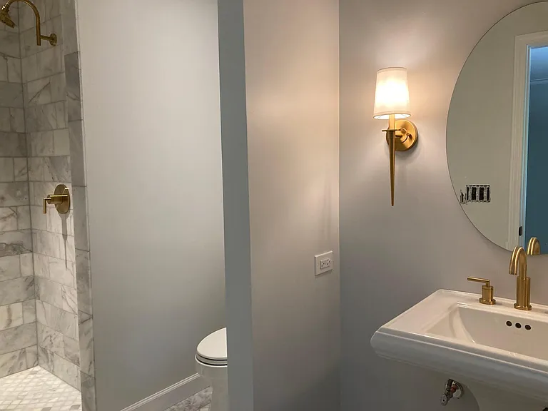 Serene en-suite marble bathroom.