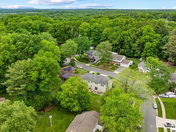 2nd image of 302 Sheffield Ct