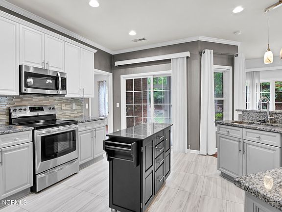 3rd image of 1101 Greensview Circle
