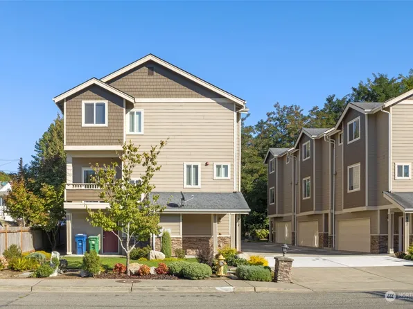 978 Edmonds Avenue NE, Renton, WA 98056