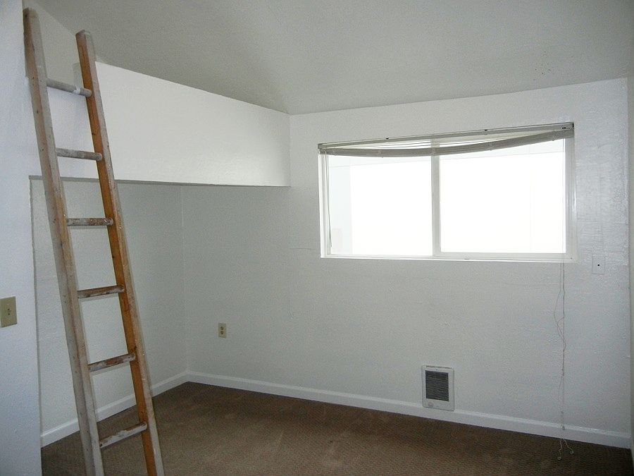 2nd Bedroom Up w Loft Bed