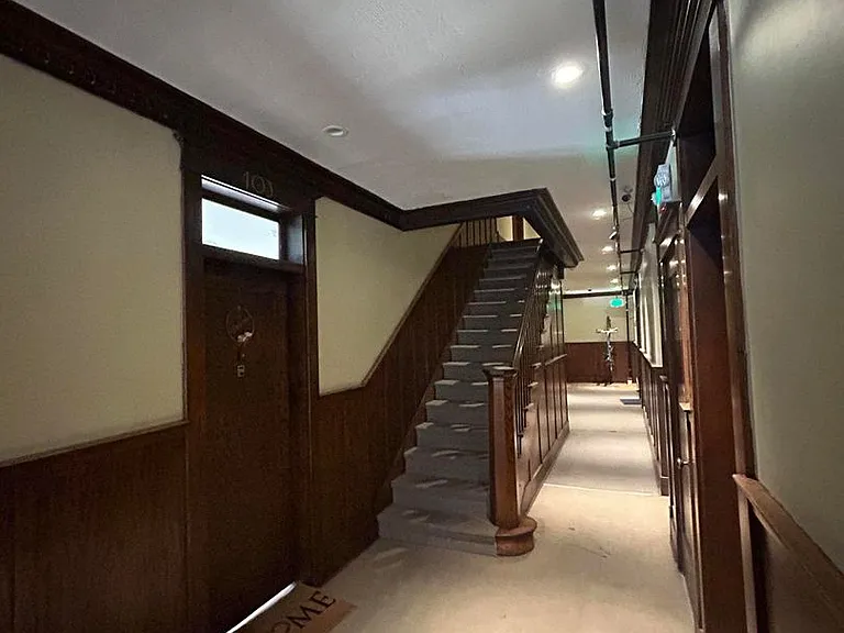 429 W Park St — Photo 2