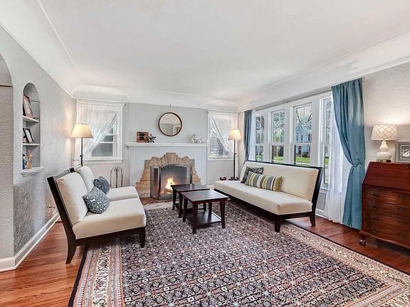 WOOD-BURNING FIREPLACE IN LIVING ROOM.