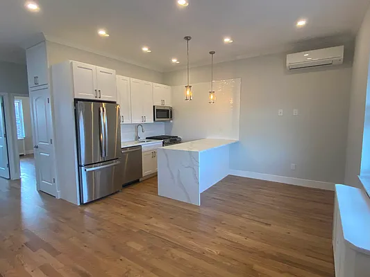 Rented by Hudson Exclusive Inc | media 21