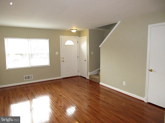 2nd image of 1205 Gibbon St