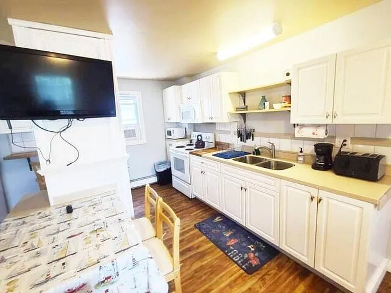 8 Washington Ave #1 — Photo 2