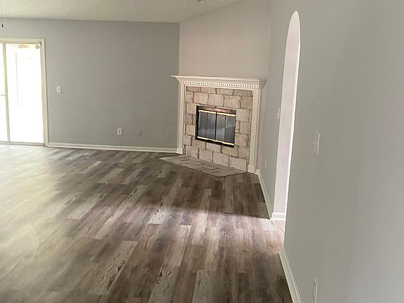 4th image of 11725 Cherry Bark Dr W