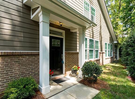 2nd image of 4628 Blackmuir Wood Cres
