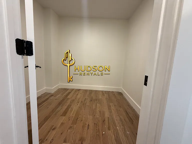 850 Westside Ave #9 — Photo 4