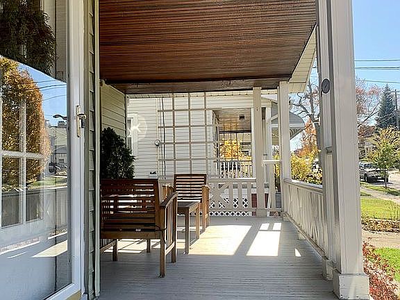 4th image of 1629 Wyandotte Ave