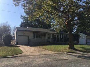 16 Swallow Ln, Brentwood, NY 11717