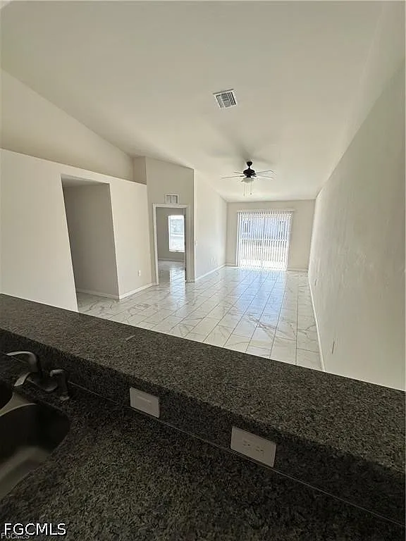 3 bed, 2.0 bath, 1200 sqft, $1,570 — Photo 4