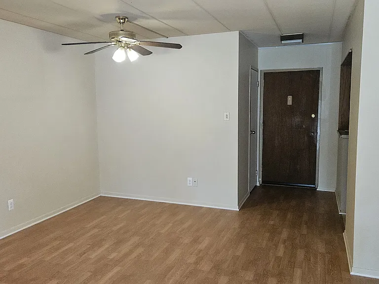100 Campbell Cir #27 — Photo 2