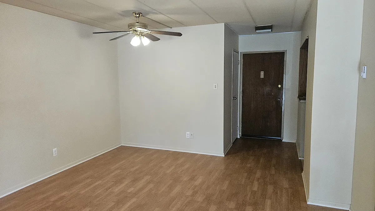 Building Photo - 100 Campbell Cir #27