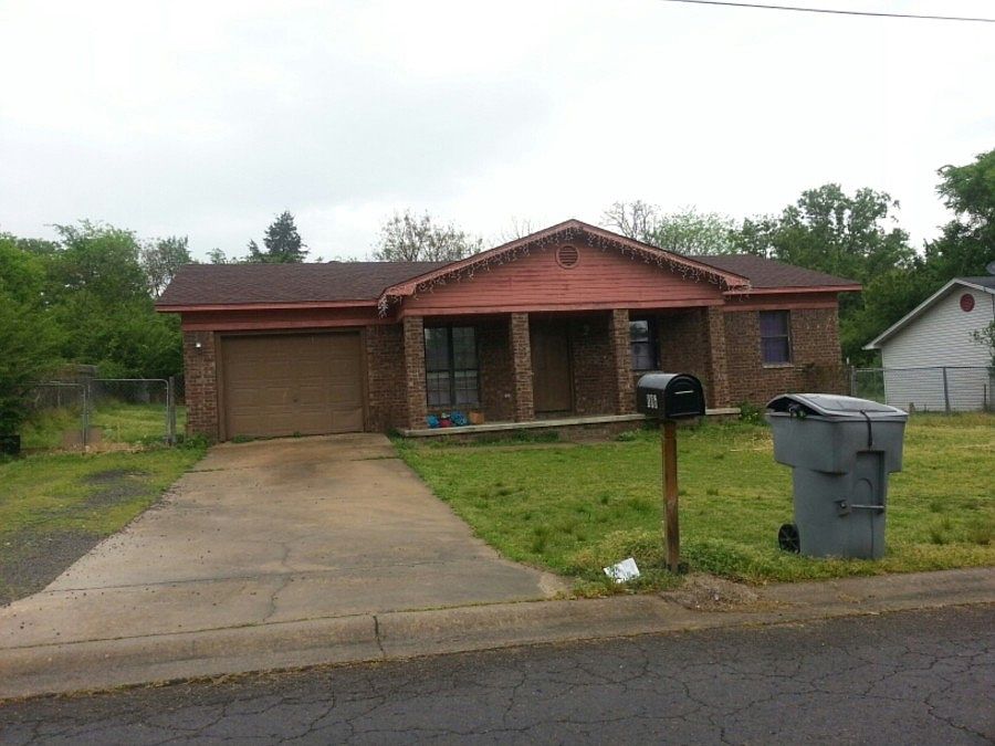 1st image of 806 Walnut St