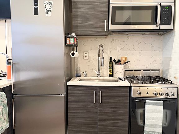 4th image of 410 W 22nd St APT 3F