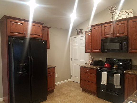 3rd image of 202 Megan Ln