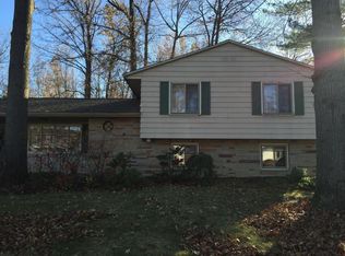 4973 Hollyview Dr, Vermilion, OH 44089